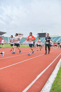 BIB: 299
                            <button type="button" onclick="openModal(5986504)" class="btn btn-primary btn-sm float-right btn-popup" data-toggle="modal" data-target=".modal-high-quality">
                        <i class="fas fa-shopping-cart"></i> Add to Cart
                    </button>
                                            <button type="button" onclick="isThisMe(5986504, true)" class="btn btn-success btn-sm float-right btn-popup btn-isme hidden" data-toggle="tooltip" data-placement="bottom" title="นี่คือรูปของคุณใช่ไหม คลิกที่นี่เพื่อเอาเข้าอัลบั้ม">
                        <i class="fas fa-plus"></i> Add to album
                    </button>
                    <button type="button" onclick="isThisMe(5986504, false)" class="btn btn-warning btn-sm float-right btn-popup btn-isnotme hidden">
                        <i class="fas fa-ban"></i> Remove from album
                    </button>