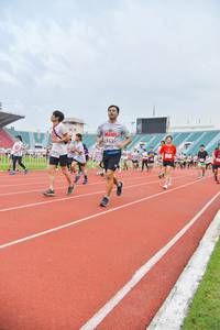 BIB: 942, 7976
                            <button type="button" onclick="openModal(5986536)" class="btn btn-primary btn-sm float-right btn-popup" data-toggle="modal" data-target=".modal-high-quality">
                        <i class="fas fa-shopping-cart"></i> Add to Cart
                    </button>
                                            <button type="button" onclick="isThisMe(5986536, true)" class="btn btn-success btn-sm float-right btn-popup btn-isme hidden" data-toggle="tooltip" data-placement="bottom" title="นี่คือรูปของคุณใช่ไหม คลิกที่นี่เพื่อเอาเข้าอัลบั้ม">
                        <i class="fas fa-plus"></i> Add to album
                    </button>
                    <button type="button" onclick="isThisMe(5986536, false)" class="btn btn-warning btn-sm float-right btn-popup btn-isnotme hidden">
                        <i class="fas fa-ban"></i> Remove from album
                    </button>