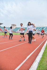 BIB: 6556, 468
                            <button type="button" onclick="openModal(5985897)" class="btn btn-primary btn-sm float-right btn-popup" data-toggle="modal" data-target=".modal-high-quality">
                        <i class="fas fa-shopping-cart"></i> Add to Cart
                    </button>
                                            <button type="button" onclick="isThisMe(5985897, true)" class="btn btn-success btn-sm float-right btn-popup btn-isme hidden" data-toggle="tooltip" data-placement="bottom" title="นี่คือรูปของคุณใช่ไหม คลิกที่นี่เพื่อเอาเข้าอัลบั้ม">
                        <i class="fas fa-plus"></i> Add to album
                    </button>
                    <button type="button" onclick="isThisMe(5985897, false)" class="btn btn-warning btn-sm float-right btn-popup btn-isnotme hidden">
                        <i class="fas fa-ban"></i> Remove from album
                    </button>