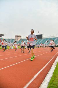 BIB: 3914
                            <button type="button" onclick="openModal(5990684)" class="btn btn-primary btn-sm float-right btn-popup" data-toggle="modal" data-target=".modal-high-quality">
                        <i class="fas fa-shopping-cart"></i> Add to Cart
                    </button>
                                            <button type="button" onclick="isThisMe(5990684, true)" class="btn btn-success btn-sm float-right btn-popup btn-isme hidden" data-toggle="tooltip" data-placement="bottom" title="นี่คือรูปของคุณใช่ไหม คลิกที่นี่เพื่อเอาเข้าอัลบั้ม">
                        <i class="fas fa-plus"></i> Add to album
                    </button>
                    <button type="button" onclick="isThisMe(5990684, false)" class="btn btn-warning btn-sm float-right btn-popup btn-isnotme hidden">
                        <i class="fas fa-ban"></i> Remove from album
                    </button>