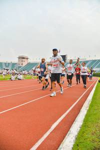 BIB: 954
                            <button type="button" onclick="openModal(5990739)" class="btn btn-primary btn-sm float-right btn-popup" data-toggle="modal" data-target=".modal-high-quality">
                        <i class="fas fa-shopping-cart"></i> Add to Cart
                    </button>
                                            <button type="button" onclick="isThisMe(5990739, true)" class="btn btn-success btn-sm float-right btn-popup btn-isme hidden" data-toggle="tooltip" data-placement="bottom" title="นี่คือรูปของคุณใช่ไหม คลิกที่นี่เพื่อเอาเข้าอัลบั้ม">
                        <i class="fas fa-plus"></i> Add to album
                    </button>
                    <button type="button" onclick="isThisMe(5990739, false)" class="btn btn-warning btn-sm float-right btn-popup btn-isnotme hidden">
                        <i class="fas fa-ban"></i> Remove from album
                    </button>