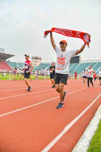 BIB: 3330
                            <button type="button" onclick="openModal(5989344)" class="btn btn-primary btn-sm float-right btn-popup" data-toggle="modal" data-target=".modal-high-quality">
                        <i class="fas fa-shopping-cart"></i> Add to Cart
                    </button>
                                            <button type="button" onclick="isThisMe(5989344, true)" class="btn btn-success btn-sm float-right btn-popup btn-isme hidden" data-toggle="tooltip" data-placement="bottom" title="นี่คือรูปของคุณใช่ไหม คลิกที่นี่เพื่อเอาเข้าอัลบั้ม">
                        <i class="fas fa-plus"></i> Add to album
                    </button>
                    <button type="button" onclick="isThisMe(5989344, false)" class="btn btn-warning btn-sm float-right btn-popup btn-isnotme hidden">
                        <i class="fas fa-ban"></i> Remove from album
                    </button>