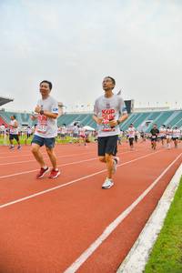 BIB: 5051, 308
                            <button type="button" onclick="openModal(5990256)" class="btn btn-primary btn-sm float-right btn-popup" data-toggle="modal" data-target=".modal-high-quality">
                        <i class="fas fa-shopping-cart"></i> Add to Cart
                    </button>
                                            <button type="button" onclick="isThisMe(5990256, true)" class="btn btn-success btn-sm float-right btn-popup btn-isme hidden" data-toggle="tooltip" data-placement="bottom" title="นี่คือรูปของคุณใช่ไหม คลิกที่นี่เพื่อเอาเข้าอัลบั้ม">
                        <i class="fas fa-plus"></i> Add to album
                    </button>
                    <button type="button" onclick="isThisMe(5990256, false)" class="btn btn-warning btn-sm float-right btn-popup btn-isnotme hidden">
                        <i class="fas fa-ban"></i> Remove from album
                    </button>