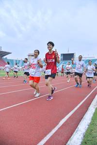 BIB: 7041, 538, 6539
                            <button type="button" onclick="openModal(5984704)" class="btn btn-primary btn-sm float-right btn-popup" data-toggle="modal" data-target=".modal-high-quality">
                        <i class="fas fa-shopping-cart"></i> Add to Cart
                    </button>
                                            <button type="button" onclick="isThisMe(5984704, true)" class="btn btn-success btn-sm float-right btn-popup btn-isme hidden" data-toggle="tooltip" data-placement="bottom" title="นี่คือรูปของคุณใช่ไหม คลิกที่นี่เพื่อเอาเข้าอัลบั้ม">
                        <i class="fas fa-plus"></i> Add to album
                    </button>
                    <button type="button" onclick="isThisMe(5984704, false)" class="btn btn-warning btn-sm float-right btn-popup btn-isnotme hidden">
                        <i class="fas fa-ban"></i> Remove from album
                    </button>