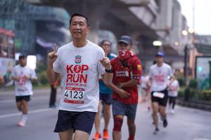 BIB: 2019, 4123
                            <button type="button" onclick="openModal(5968590)" class="btn btn-primary btn-sm float-right btn-popup" data-toggle="modal" data-target=".modal-high-quality">
                        <i class="fas fa-shopping-cart"></i> Add to Cart
                    </button>
                                            <button type="button" onclick="isThisMe(5968590, true)" class="btn btn-success btn-sm float-right btn-popup btn-isme hidden" data-toggle="tooltip" data-placement="bottom" title="นี่คือรูปของคุณใช่ไหม คลิกที่นี่เพื่อเอาเข้าอัลบั้ม">
                        <i class="fas fa-plus"></i> Add to album
                    </button>
                    <button type="button" onclick="isThisMe(5968590, false)" class="btn btn-warning btn-sm float-right btn-popup btn-isnotme hidden">
                        <i class="fas fa-ban"></i> Remove from album
                    </button>