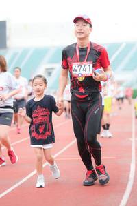 BIB: 4741
                            <button type="button" onclick="openModal(5928093)" class="btn btn-primary btn-sm float-right btn-popup" data-toggle="modal" data-target=".modal-high-quality">
                        <i class="fas fa-shopping-cart"></i> Add to Cart
                    </button>
                                            <button type="button" onclick="isThisMe(5928093, true)" class="btn btn-success btn-sm float-right btn-popup btn-isme hidden" data-toggle="tooltip" data-placement="bottom" title="นี่คือรูปของคุณใช่ไหม คลิกที่นี่เพื่อเอาเข้าอัลบั้ม">
                        <i class="fas fa-plus"></i> Add to album
                    </button>
                    <button type="button" onclick="isThisMe(5928093, false)" class="btn btn-warning btn-sm float-right btn-popup btn-isnotme hidden">
                        <i class="fas fa-ban"></i> Remove from album
                    </button>