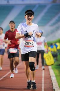 BIB: 2076, 3872
                            <button type="button" onclick="openModal(5912233)" class="btn btn-primary btn-sm float-right btn-popup" data-toggle="modal" data-target=".modal-high-quality">
                        <i class="fas fa-shopping-cart"></i> Add to Cart
                    </button>
                                            <button type="button" onclick="isThisMe(5912233, true)" class="btn btn-success btn-sm float-right btn-popup btn-isme hidden" data-toggle="tooltip" data-placement="bottom" title="นี่คือรูปของคุณใช่ไหม คลิกที่นี่เพื่อเอาเข้าอัลบั้ม">
                        <i class="fas fa-plus"></i> Add to album
                    </button>
                    <button type="button" onclick="isThisMe(5912233, false)" class="btn btn-warning btn-sm float-right btn-popup btn-isnotme hidden">
                        <i class="fas fa-ban"></i> Remove from album
                    </button>