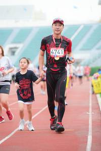 BIB: 4741
                            <button type="button" onclick="openModal(5923712)" class="btn btn-primary btn-sm float-right btn-popup" data-toggle="modal" data-target=".modal-high-quality">
                        <i class="fas fa-shopping-cart"></i> Add to Cart
                    </button>
                                            <button type="button" onclick="isThisMe(5923712, true)" class="btn btn-success btn-sm float-right btn-popup btn-isme hidden" data-toggle="tooltip" data-placement="bottom" title="นี่คือรูปของคุณใช่ไหม คลิกที่นี่เพื่อเอาเข้าอัลบั้ม">
                        <i class="fas fa-plus"></i> Add to album
                    </button>
                    <button type="button" onclick="isThisMe(5923712, false)" class="btn btn-warning btn-sm float-right btn-popup btn-isnotme hidden">
                        <i class="fas fa-ban"></i> Remove from album
                    </button>