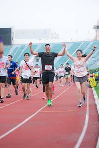 BIB: 1522, 752, 7976
                            <button type="button" onclick="openModal(5915627)" class="btn btn-primary btn-sm float-right btn-popup" data-toggle="modal" data-target=".modal-high-quality">
                        <i class="fas fa-shopping-cart"></i> Add to Cart
                    </button>
                                            <button type="button" onclick="isThisMe(5915627, true)" class="btn btn-success btn-sm float-right btn-popup btn-isme hidden" data-toggle="tooltip" data-placement="bottom" title="นี่คือรูปของคุณใช่ไหม คลิกที่นี่เพื่อเอาเข้าอัลบั้ม">
                        <i class="fas fa-plus"></i> Add to album
                    </button>
                    <button type="button" onclick="isThisMe(5915627, false)" class="btn btn-warning btn-sm float-right btn-popup btn-isnotme hidden">
                        <i class="fas fa-ban"></i> Remove from album
                    </button>