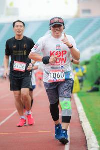 BIB: 5136, 1060
                            <button type="button" onclick="openModal(5925221)" class="btn btn-primary btn-sm float-right btn-popup" data-toggle="modal" data-target=".modal-high-quality">
                        <i class="fas fa-shopping-cart"></i> Add to Cart
                    </button>
                                            <button type="button" onclick="isThisMe(5925221, true)" class="btn btn-success btn-sm float-right btn-popup btn-isme hidden" data-toggle="tooltip" data-placement="bottom" title="นี่คือรูปของคุณใช่ไหม คลิกที่นี่เพื่อเอาเข้าอัลบั้ม">
                        <i class="fas fa-plus"></i> Add to album
                    </button>
                    <button type="button" onclick="isThisMe(5925221, false)" class="btn btn-warning btn-sm float-right btn-popup btn-isnotme hidden">
                        <i class="fas fa-ban"></i> Remove from album
                    </button>