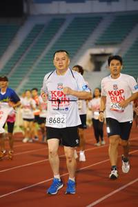 BIB: 258, 201, 8682
                            <button type="button" onclick="openModal(5979626)" class="btn btn-primary btn-sm float-right btn-popup" data-toggle="modal" data-target=".modal-high-quality">
                        <i class="fas fa-shopping-cart"></i> Add to Cart
                    </button>
                                            <button type="button" onclick="isThisMe(5979626, true)" class="btn btn-success btn-sm float-right btn-popup btn-isme hidden" data-toggle="tooltip" data-placement="bottom" title="นี่คือรูปของคุณใช่ไหม คลิกที่นี่เพื่อเอาเข้าอัลบั้ม">
                        <i class="fas fa-plus"></i> Add to album
                    </button>
                    <button type="button" onclick="isThisMe(5979626, false)" class="btn btn-warning btn-sm float-right btn-popup btn-isnotme hidden">
                        <i class="fas fa-ban"></i> Remove from album
                    </button>