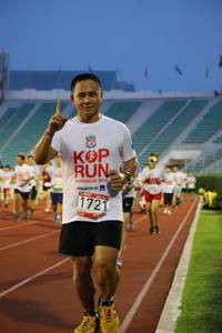 BIB: 201, 1721
                            <button type="button" onclick="openModal(5978095)" class="btn btn-primary btn-sm float-right btn-popup" data-toggle="modal" data-target=".modal-high-quality">
                        <i class="fas fa-shopping-cart"></i> Add to Cart
                    </button>
                                            <button type="button" onclick="isThisMe(5978095, true)" class="btn btn-success btn-sm float-right btn-popup btn-isme hidden" data-toggle="tooltip" data-placement="bottom" title="นี่คือรูปของคุณใช่ไหม คลิกที่นี่เพื่อเอาเข้าอัลบั้ม">
                        <i class="fas fa-plus"></i> Add to album
                    </button>
                    <button type="button" onclick="isThisMe(5978095, false)" class="btn btn-warning btn-sm float-right btn-popup btn-isnotme hidden">
                        <i class="fas fa-ban"></i> Remove from album
                    </button>