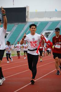 BIB: 1322
                            <button type="button" onclick="openModal(5967953)" class="btn btn-primary btn-sm float-right btn-popup" data-toggle="modal" data-target=".modal-high-quality">
                        <i class="fas fa-shopping-cart"></i> Add to Cart
                    </button>
                                            <button type="button" onclick="isThisMe(5967953, true)" class="btn btn-success btn-sm float-right btn-popup btn-isme hidden" data-toggle="tooltip" data-placement="bottom" title="นี่คือรูปของคุณใช่ไหม คลิกที่นี่เพื่อเอาเข้าอัลบั้ม">
                        <i class="fas fa-plus"></i> Add to album
                    </button>
                    <button type="button" onclick="isThisMe(5967953, false)" class="btn btn-warning btn-sm float-right btn-popup btn-isnotme hidden">
                        <i class="fas fa-ban"></i> Remove from album
                    </button>