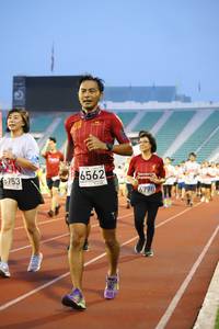 BIB: 6562, 753, 6770
                            <button type="button" onclick="openModal(5979087)" class="btn btn-primary btn-sm float-right btn-popup" data-toggle="modal" data-target=".modal-high-quality">
                        <i class="fas fa-shopping-cart"></i> Add to Cart
                    </button>
                                            <button type="button" onclick="isThisMe(5979087, true)" class="btn btn-success btn-sm float-right btn-popup btn-isme hidden" data-toggle="tooltip" data-placement="bottom" title="นี่คือรูปของคุณใช่ไหม คลิกที่นี่เพื่อเอาเข้าอัลบั้ม">
                        <i class="fas fa-plus"></i> Add to album
                    </button>
                    <button type="button" onclick="isThisMe(5979087, false)" class="btn btn-warning btn-sm float-right btn-popup btn-isnotme hidden">
                        <i class="fas fa-ban"></i> Remove from album
                    </button>