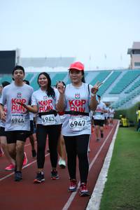 BIB: 6944, 6943, 6947
                            <button type="button" onclick="openModal(5980594)" class="btn btn-primary btn-sm float-right btn-popup" data-toggle="modal" data-target=".modal-high-quality">
                        <i class="fas fa-shopping-cart"></i> Add to Cart
                    </button>
                                            <button type="button" onclick="isThisMe(5980594, true)" class="btn btn-success btn-sm float-right btn-popup btn-isme hidden" data-toggle="tooltip" data-placement="bottom" title="นี่คือรูปของคุณใช่ไหม คลิกที่นี่เพื่อเอาเข้าอัลบั้ม">
                        <i class="fas fa-plus"></i> Add to album
                    </button>
                    <button type="button" onclick="isThisMe(5980594, false)" class="btn btn-warning btn-sm float-right btn-popup btn-isnotme hidden">
                        <i class="fas fa-ban"></i> Remove from album
                    </button>