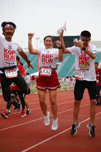 BIB: 3002, 14132, 4133
                            <button type="button" onclick="openModal(5971673)" class="btn btn-primary btn-sm float-right btn-popup" data-toggle="modal" data-target=".modal-high-quality">
                        <i class="fas fa-shopping-cart"></i> Add to Cart
                    </button>
                                            <button type="button" onclick="isThisMe(5971673, true)" class="btn btn-success btn-sm float-right btn-popup btn-isme hidden" data-toggle="tooltip" data-placement="bottom" title="นี่คือรูปของคุณใช่ไหม คลิกที่นี่เพื่อเอาเข้าอัลบั้ม">
                        <i class="fas fa-plus"></i> Add to album
                    </button>
                    <button type="button" onclick="isThisMe(5971673, false)" class="btn btn-warning btn-sm float-right btn-popup btn-isnotme hidden">
                        <i class="fas fa-ban"></i> Remove from album
                    </button>