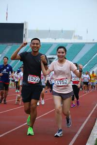 BIB: 1522, 4803, 4752
                            <button type="button" onclick="openModal(5993363)" class="btn btn-primary btn-sm float-right btn-popup" data-toggle="modal" data-target=".modal-high-quality">
                        <i class="fas fa-shopping-cart"></i> Add to Cart
                    </button>
                                            <button type="button" onclick="isThisMe(5993363, true)" class="btn btn-success btn-sm float-right btn-popup btn-isme hidden" data-toggle="tooltip" data-placement="bottom" title="นี่คือรูปของคุณใช่ไหม คลิกที่นี่เพื่อเอาเข้าอัลบั้ม">
                        <i class="fas fa-plus"></i> Add to album
                    </button>
                    <button type="button" onclick="isThisMe(5993363, false)" class="btn btn-warning btn-sm float-right btn-popup btn-isnotme hidden">
                        <i class="fas fa-ban"></i> Remove from album
                    </button>