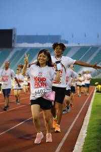 BIB: 6402
                            <button type="button" onclick="openModal(5980064)" class="btn btn-primary btn-sm float-right btn-popup" data-toggle="modal" data-target=".modal-high-quality">
                        <i class="fas fa-shopping-cart"></i> Add to Cart
                    </button>
                                            <button type="button" onclick="isThisMe(5980064, true)" class="btn btn-success btn-sm float-right btn-popup btn-isme hidden" data-toggle="tooltip" data-placement="bottom" title="นี่คือรูปของคุณใช่ไหม คลิกที่นี่เพื่อเอาเข้าอัลบั้ม">
                        <i class="fas fa-plus"></i> Add to album
                    </button>
                    <button type="button" onclick="isThisMe(5980064, false)" class="btn btn-warning btn-sm float-right btn-popup btn-isnotme hidden">
                        <i class="fas fa-ban"></i> Remove from album
                    </button>