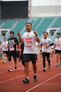 BIB: 3953, 2734, 3566
                            <button type="button" onclick="openModal(5952699)" class="btn btn-primary btn-sm float-right btn-popup" data-toggle="modal" data-target=".modal-high-quality">
                        <i class="fas fa-shopping-cart"></i> Add to Cart
                    </button>
                                            <button type="button" onclick="isThisMe(5952699, true)" class="btn btn-success btn-sm float-right btn-popup btn-isme hidden" data-toggle="tooltip" data-placement="bottom" title="นี่คือรูปของคุณใช่ไหม คลิกที่นี่เพื่อเอาเข้าอัลบั้ม">
                        <i class="fas fa-plus"></i> Add to album
                    </button>
                    <button type="button" onclick="isThisMe(5952699, false)" class="btn btn-warning btn-sm float-right btn-popup btn-isnotme hidden">
                        <i class="fas fa-ban"></i> Remove from album
                    </button>