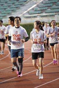 BIB: 6729, 6619, 6728
                            <button type="button" onclick="openModal(5967657)" class="btn btn-primary btn-sm float-right btn-popup" data-toggle="modal" data-target=".modal-high-quality">
                        <i class="fas fa-shopping-cart"></i> Add to Cart
                    </button>
                                            <button type="button" onclick="isThisMe(5967657, true)" class="btn btn-success btn-sm float-right btn-popup btn-isme hidden" data-toggle="tooltip" data-placement="bottom" title="นี่คือรูปของคุณใช่ไหม คลิกที่นี่เพื่อเอาเข้าอัลบั้ม">
                        <i class="fas fa-plus"></i> Add to album
                    </button>
                    <button type="button" onclick="isThisMe(5967657, false)" class="btn btn-warning btn-sm float-right btn-popup btn-isnotme hidden">
                        <i class="fas fa-ban"></i> Remove from album
                    </button>