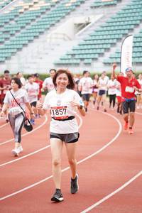 BIB: 8130, 1857
                            <button type="button" onclick="openModal(6021538)" class="btn btn-primary btn-sm float-right btn-popup" data-toggle="modal" data-target=".modal-high-quality">
                        <i class="fas fa-shopping-cart"></i> Add to Cart
                    </button>
                                            <button type="button" onclick="isThisMe(6021538, true)" class="btn btn-success btn-sm float-right btn-popup btn-isme hidden" data-toggle="tooltip" data-placement="bottom" title="นี่คือรูปของคุณใช่ไหม คลิกที่นี่เพื่อเอาเข้าอัลบั้ม">
                        <i class="fas fa-plus"></i> Add to album
                    </button>
                    <button type="button" onclick="isThisMe(6021538, false)" class="btn btn-warning btn-sm float-right btn-popup btn-isnotme hidden">
                        <i class="fas fa-ban"></i> Remove from album
                    </button>