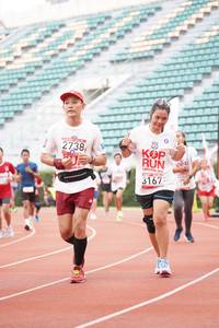 BIB: 2738, 3167
                            <button type="button" onclick="openModal(6022761)" class="btn btn-primary btn-sm float-right btn-popup" data-toggle="modal" data-target=".modal-high-quality">
                        <i class="fas fa-shopping-cart"></i> Add to Cart
                    </button>
                                            <button type="button" onclick="isThisMe(6022761, true)" class="btn btn-success btn-sm float-right btn-popup btn-isme hidden" data-toggle="tooltip" data-placement="bottom" title="นี่คือรูปของคุณใช่ไหม คลิกที่นี่เพื่อเอาเข้าอัลบั้ม">
                        <i class="fas fa-plus"></i> Add to album
                    </button>
                    <button type="button" onclick="isThisMe(6022761, false)" class="btn btn-warning btn-sm float-right btn-popup btn-isnotme hidden">
                        <i class="fas fa-ban"></i> Remove from album
                    </button>