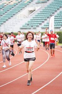 BIB: 8130, 1857
                            <button type="button" onclick="openModal(6021525)" class="btn btn-primary btn-sm float-right btn-popup" data-toggle="modal" data-target=".modal-high-quality">
                        <i class="fas fa-shopping-cart"></i> Add to Cart
                    </button>
                                            <button type="button" onclick="isThisMe(6021525, true)" class="btn btn-success btn-sm float-right btn-popup btn-isme hidden" data-toggle="tooltip" data-placement="bottom" title="นี่คือรูปของคุณใช่ไหม คลิกที่นี่เพื่อเอาเข้าอัลบั้ม">
                        <i class="fas fa-plus"></i> Add to album
                    </button>
                    <button type="button" onclick="isThisMe(6021525, false)" class="btn btn-warning btn-sm float-right btn-popup btn-isnotme hidden">
                        <i class="fas fa-ban"></i> Remove from album
                    </button>