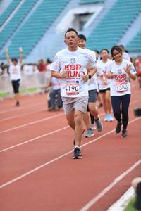 BIB: 4190, 1380
                            <button type="button" onclick="openModal(6010601)" class="btn btn-primary btn-sm float-right btn-popup" data-toggle="modal" data-target=".modal-high-quality">
                        <i class="fas fa-shopping-cart"></i> Add to Cart
                    </button>
                                            <button type="button" onclick="isThisMe(6010601, true)" class="btn btn-success btn-sm float-right btn-popup btn-isme hidden" data-toggle="tooltip" data-placement="bottom" title="นี่คือรูปของคุณใช่ไหม คลิกที่นี่เพื่อเอาเข้าอัลบั้ม">
                        <i class="fas fa-plus"></i> Add to album
                    </button>
                    <button type="button" onclick="isThisMe(6010601, false)" class="btn btn-warning btn-sm float-right btn-popup btn-isnotme hidden">
                        <i class="fas fa-ban"></i> Remove from album
                    </button>