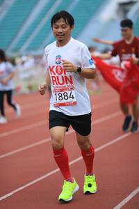 BIB: 1884
                            <button type="button" onclick="openModal(6003542)" class="btn btn-primary btn-sm float-right btn-popup" data-toggle="modal" data-target=".modal-high-quality">
                        <i class="fas fa-shopping-cart"></i> Add to Cart
                    </button>
                                            <button type="button" onclick="isThisMe(6003542, true)" class="btn btn-success btn-sm float-right btn-popup btn-isme hidden" data-toggle="tooltip" data-placement="bottom" title="นี่คือรูปของคุณใช่ไหม คลิกที่นี่เพื่อเอาเข้าอัลบั้ม">
                        <i class="fas fa-plus"></i> Add to album
                    </button>
                    <button type="button" onclick="isThisMe(6003542, false)" class="btn btn-warning btn-sm float-right btn-popup btn-isnotme hidden">
                        <i class="fas fa-ban"></i> Remove from album
                    </button>