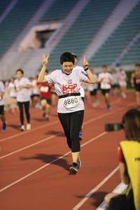 BIB: 8880
                            <button type="button" onclick="openModal(5992130)" class="btn btn-primary btn-sm float-right btn-popup" data-toggle="modal" data-target=".modal-high-quality">
                        <i class="fas fa-shopping-cart"></i> Add to Cart
                    </button>
                                            <button type="button" onclick="isThisMe(5992130, true)" class="btn btn-success btn-sm float-right btn-popup btn-isme hidden" data-toggle="tooltip" data-placement="bottom" title="นี่คือรูปของคุณใช่ไหม คลิกที่นี่เพื่อเอาเข้าอัลบั้ม">
                        <i class="fas fa-plus"></i> Add to album
                    </button>
                    <button type="button" onclick="isThisMe(5992130, false)" class="btn btn-warning btn-sm float-right btn-popup btn-isnotme hidden">
                        <i class="fas fa-ban"></i> Remove from album
                    </button>