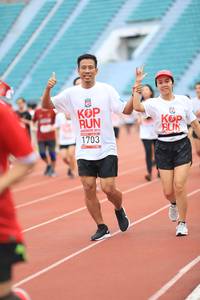 BIB: 201, 1703
                            <button type="button" onclick="openModal(6006559)" class="btn btn-primary btn-sm float-right btn-popup" data-toggle="modal" data-target=".modal-high-quality">
                        <i class="fas fa-shopping-cart"></i> Add to Cart
                    </button>
                                            <button type="button" onclick="isThisMe(6006559, true)" class="btn btn-success btn-sm float-right btn-popup btn-isme hidden" data-toggle="tooltip" data-placement="bottom" title="นี่คือรูปของคุณใช่ไหม คลิกที่นี่เพื่อเอาเข้าอัลบั้ม">
                        <i class="fas fa-plus"></i> Add to album
                    </button>
                    <button type="button" onclick="isThisMe(6006559, false)" class="btn btn-warning btn-sm float-right btn-popup btn-isnotme hidden">
                        <i class="fas fa-ban"></i> Remove from album
                    </button>