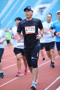 BIB: 4125, 073
                            <button type="button" onclick="openModal(6000571)" class="btn btn-primary btn-sm float-right btn-popup" data-toggle="modal" data-target=".modal-high-quality">
                        <i class="fas fa-shopping-cart"></i> Add to Cart
                    </button>
                                            <button type="button" onclick="isThisMe(6000571, true)" class="btn btn-success btn-sm float-right btn-popup btn-isme hidden" data-toggle="tooltip" data-placement="bottom" title="นี่คือรูปของคุณใช่ไหม คลิกที่นี่เพื่อเอาเข้าอัลบั้ม">
                        <i class="fas fa-plus"></i> Add to album
                    </button>
                    <button type="button" onclick="isThisMe(6000571, false)" class="btn btn-warning btn-sm float-right btn-popup btn-isnotme hidden">
                        <i class="fas fa-ban"></i> Remove from album
                    </button>