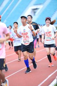 BIB: 1194, 700, 5410
                            <button type="button" onclick="openModal(6001142)" class="btn btn-primary btn-sm float-right btn-popup" data-toggle="modal" data-target=".modal-high-quality">
                        <i class="fas fa-shopping-cart"></i> Add to Cart
                    </button>
                                            <button type="button" onclick="isThisMe(6001142, true)" class="btn btn-success btn-sm float-right btn-popup btn-isme hidden" data-toggle="tooltip" data-placement="bottom" title="นี่คือรูปของคุณใช่ไหม คลิกที่นี่เพื่อเอาเข้าอัลบั้ม">
                        <i class="fas fa-plus"></i> Add to album
                    </button>
                    <button type="button" onclick="isThisMe(6001142, false)" class="btn btn-warning btn-sm float-right btn-popup btn-isnotme hidden">
                        <i class="fas fa-ban"></i> Remove from album
                    </button>