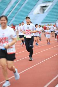 BIB: 1973
                            <button type="button" onclick="openModal(6005837)" class="btn btn-primary btn-sm float-right btn-popup" data-toggle="modal" data-target=".modal-high-quality">
                        <i class="fas fa-shopping-cart"></i> Add to Cart
                    </button>
                                            <button type="button" onclick="isThisMe(6005837, true)" class="btn btn-success btn-sm float-right btn-popup btn-isme hidden" data-toggle="tooltip" data-placement="bottom" title="นี่คือรูปของคุณใช่ไหม คลิกที่นี่เพื่อเอาเข้าอัลบั้ม">
                        <i class="fas fa-plus"></i> Add to album
                    </button>
                    <button type="button" onclick="isThisMe(6005837, false)" class="btn btn-warning btn-sm float-right btn-popup btn-isnotme hidden">
                        <i class="fas fa-ban"></i> Remove from album
                    </button>