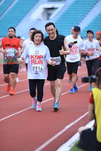 BIB: 325, 7916
                            <button type="button" onclick="openModal(5994902)" class="btn btn-primary btn-sm float-right btn-popup" data-toggle="modal" data-target=".modal-high-quality">
                        <i class="fas fa-shopping-cart"></i> Add to Cart
                    </button>
                                            <button type="button" onclick="isThisMe(5994902, true)" class="btn btn-success btn-sm float-right btn-popup btn-isme hidden" data-toggle="tooltip" data-placement="bottom" title="นี่คือรูปของคุณใช่ไหม คลิกที่นี่เพื่อเอาเข้าอัลบั้ม">
                        <i class="fas fa-plus"></i> Add to album
                    </button>
                    <button type="button" onclick="isThisMe(5994902, false)" class="btn btn-warning btn-sm float-right btn-popup btn-isnotme hidden">
                        <i class="fas fa-ban"></i> Remove from album
                    </button>