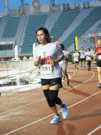 BIB: 7081
                            <button type="button" onclick="openModal(5913840)" class="btn btn-primary btn-sm float-right btn-popup" data-toggle="modal" data-target=".modal-high-quality">
                        <i class="fas fa-shopping-cart"></i> Add to Cart
                    </button>
                                            <button type="button" onclick="isThisMe(5913840, true)" class="btn btn-success btn-sm float-right btn-popup btn-isme hidden" data-toggle="tooltip" data-placement="bottom" title="นี่คือรูปของคุณใช่ไหม คลิกที่นี่เพื่อเอาเข้าอัลบั้ม">
                        <i class="fas fa-plus"></i> Add to album
                    </button>
                    <button type="button" onclick="isThisMe(5913840, false)" class="btn btn-warning btn-sm float-right btn-popup btn-isnotme hidden">
                        <i class="fas fa-ban"></i> Remove from album
                    </button>