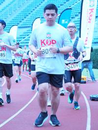 BIB: 7523, 3459
                            <button type="button" onclick="openModal(5921832)" class="btn btn-primary btn-sm float-right btn-popup" data-toggle="modal" data-target=".modal-high-quality">
                        <i class="fas fa-shopping-cart"></i> Add to Cart
                    </button>
                                            <button type="button" onclick="isThisMe(5921832, true)" class="btn btn-success btn-sm float-right btn-popup btn-isme hidden" data-toggle="tooltip" data-placement="bottom" title="นี่คือรูปของคุณใช่ไหม คลิกที่นี่เพื่อเอาเข้าอัลบั้ม">
                        <i class="fas fa-plus"></i> Add to album
                    </button>
                    <button type="button" onclick="isThisMe(5921832, false)" class="btn btn-warning btn-sm float-right btn-popup btn-isnotme hidden">
                        <i class="fas fa-ban"></i> Remove from album
                    </button>