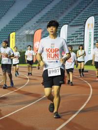 BIB: 7209, 7622, 8987
                            <button type="button" onclick="openModal(5912792)" class="btn btn-primary btn-sm float-right btn-popup" data-toggle="modal" data-target=".modal-high-quality">
                        <i class="fas fa-shopping-cart"></i> Add to Cart
                    </button>
                                            <button type="button" onclick="isThisMe(5912792, true)" class="btn btn-success btn-sm float-right btn-popup btn-isme hidden" data-toggle="tooltip" data-placement="bottom" title="นี่คือรูปของคุณใช่ไหม คลิกที่นี่เพื่อเอาเข้าอัลบั้ม">
                        <i class="fas fa-plus"></i> Add to album
                    </button>
                    <button type="button" onclick="isThisMe(5912792, false)" class="btn btn-warning btn-sm float-right btn-popup btn-isnotme hidden">
                        <i class="fas fa-ban"></i> Remove from album
                    </button>