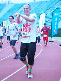 BIB: 3475, 2311
                            <button type="button" onclick="openModal(5929925)" class="btn btn-primary btn-sm float-right btn-popup" data-toggle="modal" data-target=".modal-high-quality">
                        <i class="fas fa-shopping-cart"></i> Add to Cart
                    </button>
                                            <button type="button" onclick="isThisMe(5929925, true)" class="btn btn-success btn-sm float-right btn-popup btn-isme hidden" data-toggle="tooltip" data-placement="bottom" title="นี่คือรูปของคุณใช่ไหม คลิกที่นี่เพื่อเอาเข้าอัลบั้ม">
                        <i class="fas fa-plus"></i> Add to album
                    </button>
                    <button type="button" onclick="isThisMe(5929925, false)" class="btn btn-warning btn-sm float-right btn-popup btn-isnotme hidden">
                        <i class="fas fa-ban"></i> Remove from album
                    </button>