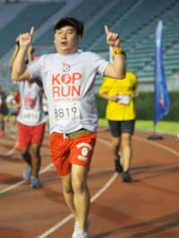 BIB: 819
                            <button type="button" onclick="openModal(5926024)" class="btn btn-primary btn-sm float-right btn-popup" data-toggle="modal" data-target=".modal-high-quality">
                        <i class="fas fa-shopping-cart"></i> Add to Cart
                    </button>
                                            <button type="button" onclick="isThisMe(5926024, true)" class="btn btn-success btn-sm float-right btn-popup btn-isme hidden" data-toggle="tooltip" data-placement="bottom" title="นี่คือรูปของคุณใช่ไหม คลิกที่นี่เพื่อเอาเข้าอัลบั้ม">
                        <i class="fas fa-plus"></i> Add to album
                    </button>
                    <button type="button" onclick="isThisMe(5926024, false)" class="btn btn-warning btn-sm float-right btn-popup btn-isnotme hidden">
                        <i class="fas fa-ban"></i> Remove from album
                    </button>