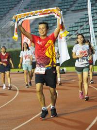 BIB: 6554, 6212, 304
                            <button type="button" onclick="openModal(5908727)" class="btn btn-primary btn-sm float-right btn-popup" data-toggle="modal" data-target=".modal-high-quality">
                        <i class="fas fa-shopping-cart"></i> Add to Cart
                    </button>
                                            <button type="button" onclick="isThisMe(5908727, true)" class="btn btn-success btn-sm float-right btn-popup btn-isme hidden" data-toggle="tooltip" data-placement="bottom" title="นี่คือรูปของคุณใช่ไหม คลิกที่นี่เพื่อเอาเข้าอัลบั้ม">
                        <i class="fas fa-plus"></i> Add to album
                    </button>
                    <button type="button" onclick="isThisMe(5908727, false)" class="btn btn-warning btn-sm float-right btn-popup btn-isnotme hidden">
                        <i class="fas fa-ban"></i> Remove from album
                    </button>