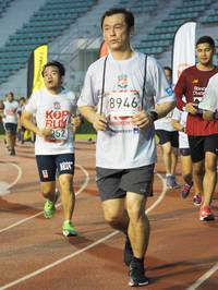 BIB: 8946, 252
                            <button type="button" onclick="openModal(5912510)" class="btn btn-primary btn-sm float-right btn-popup" data-toggle="modal" data-target=".modal-high-quality">
                        <i class="fas fa-shopping-cart"></i> Add to Cart
                    </button>
                                            <button type="button" onclick="isThisMe(5912510, true)" class="btn btn-success btn-sm float-right btn-popup btn-isme hidden" data-toggle="tooltip" data-placement="bottom" title="นี่คือรูปของคุณใช่ไหม คลิกที่นี่เพื่อเอาเข้าอัลบั้ม">
                        <i class="fas fa-plus"></i> Add to album
                    </button>
                    <button type="button" onclick="isThisMe(5912510, false)" class="btn btn-warning btn-sm float-right btn-popup btn-isnotme hidden">
                        <i class="fas fa-ban"></i> Remove from album
                    </button>