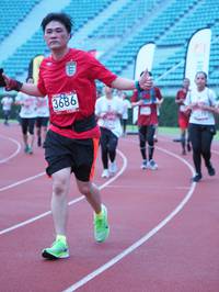 BIB: 3686
                            <button type="button" onclick="openModal(5935153)" class="btn btn-primary btn-sm float-right btn-popup" data-toggle="modal" data-target=".modal-high-quality">
                        <i class="fas fa-shopping-cart"></i> Add to Cart
                    </button>
                                            <button type="button" onclick="isThisMe(5935153, true)" class="btn btn-success btn-sm float-right btn-popup btn-isme hidden" data-toggle="tooltip" data-placement="bottom" title="นี่คือรูปของคุณใช่ไหม คลิกที่นี่เพื่อเอาเข้าอัลบั้ม">
                        <i class="fas fa-plus"></i> Add to album
                    </button>
                    <button type="button" onclick="isThisMe(5935153, false)" class="btn btn-warning btn-sm float-right btn-popup btn-isnotme hidden">
                        <i class="fas fa-ban"></i> Remove from album
                    </button>