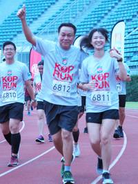 BIB: 6812, 6810, 6811
                            <button type="button" onclick="openModal(5931012)" class="btn btn-primary btn-sm float-right btn-popup" data-toggle="modal" data-target=".modal-high-quality">
                        <i class="fas fa-shopping-cart"></i> Add to Cart
                    </button>
                                            <button type="button" onclick="isThisMe(5931012, true)" class="btn btn-success btn-sm float-right btn-popup btn-isme hidden" data-toggle="tooltip" data-placement="bottom" title="นี่คือรูปของคุณใช่ไหม คลิกที่นี่เพื่อเอาเข้าอัลบั้ม">
                        <i class="fas fa-plus"></i> Add to album
                    </button>
                    <button type="button" onclick="isThisMe(5931012, false)" class="btn btn-warning btn-sm float-right btn-popup btn-isnotme hidden">
                        <i class="fas fa-ban"></i> Remove from album
                    </button>