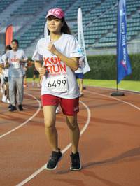 BIB: 201, 6499
                            <button type="button" onclick="openModal(5914195)" class="btn btn-primary btn-sm float-right btn-popup" data-toggle="modal" data-target=".modal-high-quality">
                        <i class="fas fa-shopping-cart"></i> Add to Cart
                    </button>
                                            <button type="button" onclick="isThisMe(5914195, true)" class="btn btn-success btn-sm float-right btn-popup btn-isme hidden" data-toggle="tooltip" data-placement="bottom" title="นี่คือรูปของคุณใช่ไหม คลิกที่นี่เพื่อเอาเข้าอัลบั้ม">
                        <i class="fas fa-plus"></i> Add to album
                    </button>
                    <button type="button" onclick="isThisMe(5914195, false)" class="btn btn-warning btn-sm float-right btn-popup btn-isnotme hidden">
                        <i class="fas fa-ban"></i> Remove from album
                    </button>