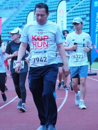 BIB: 201, 6323, 7942
                            <button type="button" onclick="openModal(5926827)" class="btn btn-primary btn-sm float-right btn-popup" data-toggle="modal" data-target=".modal-high-quality">
                        <i class="fas fa-shopping-cart"></i> Add to Cart
                    </button>
                                            <button type="button" onclick="isThisMe(5926827, true)" class="btn btn-success btn-sm float-right btn-popup btn-isme hidden" data-toggle="tooltip" data-placement="bottom" title="นี่คือรูปของคุณใช่ไหม คลิกที่นี่เพื่อเอาเข้าอัลบั้ม">
                        <i class="fas fa-plus"></i> Add to album
                    </button>
                    <button type="button" onclick="isThisMe(5926827, false)" class="btn btn-warning btn-sm float-right btn-popup btn-isnotme hidden">
                        <i class="fas fa-ban"></i> Remove from album
                    </button>