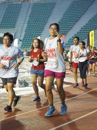 BIB: 454, 766, 7970
                            <button type="button" onclick="openModal(5913466)" class="btn btn-primary btn-sm float-right btn-popup" data-toggle="modal" data-target=".modal-high-quality">
                        <i class="fas fa-shopping-cart"></i> Add to Cart
                    </button>
                                            <button type="button" onclick="isThisMe(5913466, true)" class="btn btn-success btn-sm float-right btn-popup btn-isme hidden" data-toggle="tooltip" data-placement="bottom" title="นี่คือรูปของคุณใช่ไหม คลิกที่นี่เพื่อเอาเข้าอัลบั้ม">
                        <i class="fas fa-plus"></i> Add to album
                    </button>
                    <button type="button" onclick="isThisMe(5913466, false)" class="btn btn-warning btn-sm float-right btn-popup btn-isnotme hidden">
                        <i class="fas fa-ban"></i> Remove from album
                    </button>