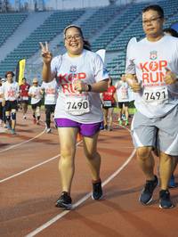 BIB: 201, 7491, 7490
                            <button type="button" onclick="openModal(5915769)" class="btn btn-primary btn-sm float-right btn-popup" data-toggle="modal" data-target=".modal-high-quality">
                        <i class="fas fa-shopping-cart"></i> Add to Cart
                    </button>
                                            <button type="button" onclick="isThisMe(5915769, true)" class="btn btn-success btn-sm float-right btn-popup btn-isme hidden" data-toggle="tooltip" data-placement="bottom" title="นี่คือรูปของคุณใช่ไหม คลิกที่นี่เพื่อเอาเข้าอัลบั้ม">
                        <i class="fas fa-plus"></i> Add to album
                    </button>
                    <button type="button" onclick="isThisMe(5915769, false)" class="btn btn-warning btn-sm float-right btn-popup btn-isnotme hidden">
                        <i class="fas fa-ban"></i> Remove from album
                    </button>