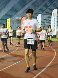 BIB: 622, 7209, 8987
                            <button type="button" onclick="openModal(5912804)" class="btn btn-primary btn-sm float-right btn-popup" data-toggle="modal" data-target=".modal-high-quality">
                        <i class="fas fa-shopping-cart"></i> Add to Cart
                    </button>
                                            <button type="button" onclick="isThisMe(5912804, true)" class="btn btn-success btn-sm float-right btn-popup btn-isme hidden" data-toggle="tooltip" data-placement="bottom" title="นี่คือรูปของคุณใช่ไหม คลิกที่นี่เพื่อเอาเข้าอัลบั้ม">
                        <i class="fas fa-plus"></i> Add to album
                    </button>
                    <button type="button" onclick="isThisMe(5912804, false)" class="btn btn-warning btn-sm float-right btn-popup btn-isnotme hidden">
                        <i class="fas fa-ban"></i> Remove from album
                    </button>