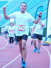 BIB: 7040, 4734, 916
                            <button type="button" onclick="openModal(5921297)" class="btn btn-primary btn-sm float-right btn-popup" data-toggle="modal" data-target=".modal-high-quality">
                        <i class="fas fa-shopping-cart"></i> Add to Cart
                    </button>
                                            <button type="button" onclick="isThisMe(5921297, true)" class="btn btn-success btn-sm float-right btn-popup btn-isme hidden" data-toggle="tooltip" data-placement="bottom" title="นี่คือรูปของคุณใช่ไหม คลิกที่นี่เพื่อเอาเข้าอัลบั้ม">
                        <i class="fas fa-plus"></i> Add to album
                    </button>
                    <button type="button" onclick="isThisMe(5921297, false)" class="btn btn-warning btn-sm float-right btn-popup btn-isnotme hidden">
                        <i class="fas fa-ban"></i> Remove from album
                    </button>